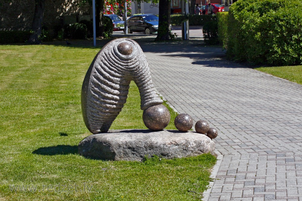 Sculpture "Cranberry Eater" (sculptor Kārlis Īle)