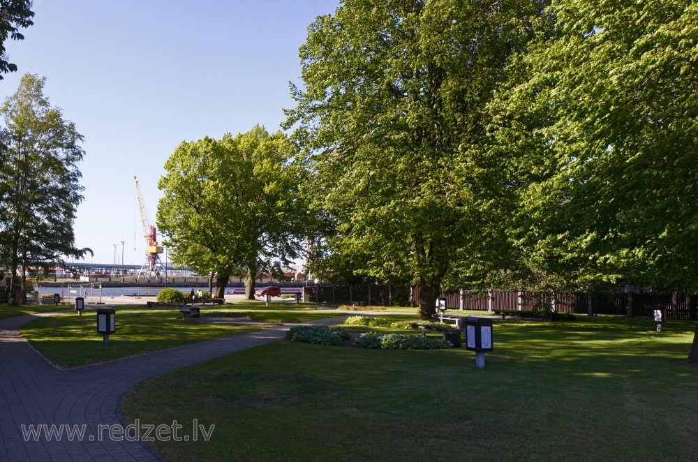 Skvērs pie Piemiņas laukuma Ventspilī