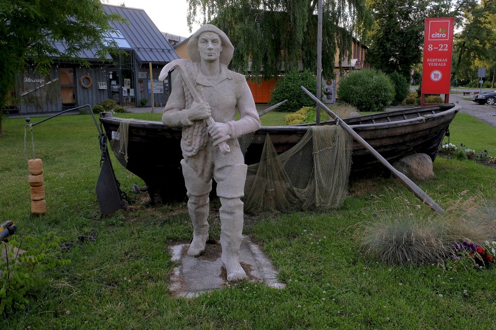 The fisherman sculpture „Oskars”