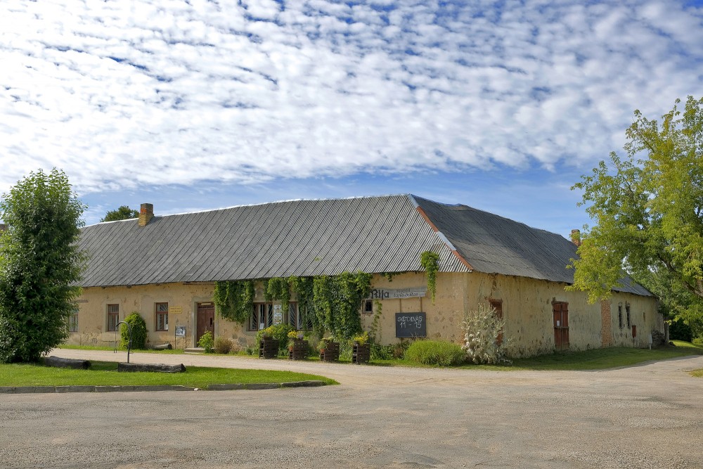 The "Rija" Suiti craftsmanship and art space