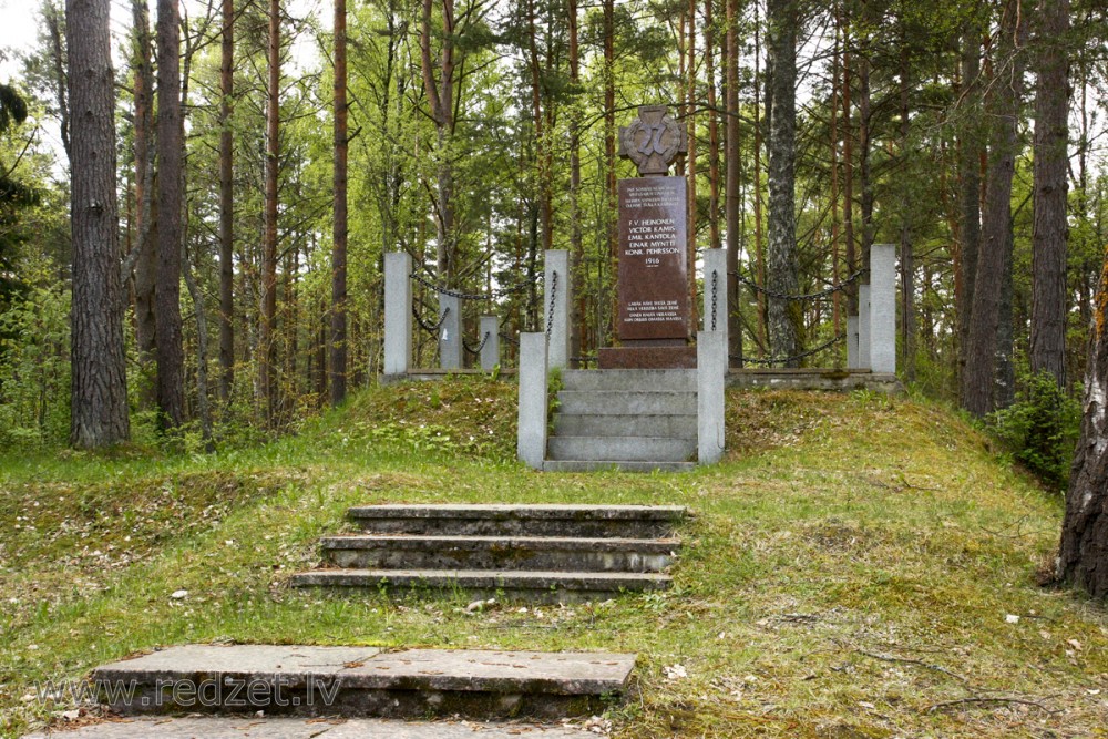 Piemiņas akmens I Pasaules karā kritušajiem somu jēgeriem Klapkalnciemā