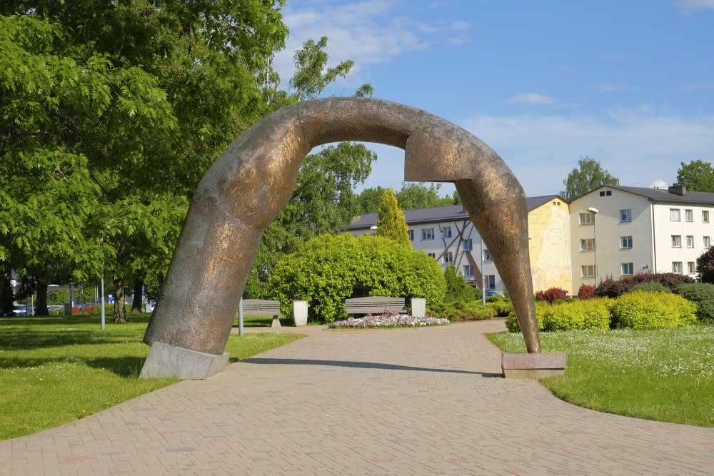 Skulptūra "Gaismas strūklaka", Valmiera