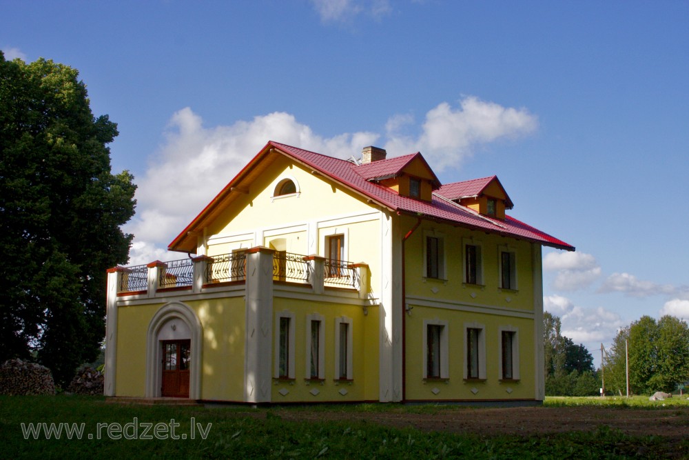 Viesu nams "Leču muiža" 