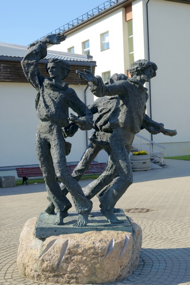 Skulptūra "Valmieras puikas", Valmiera
