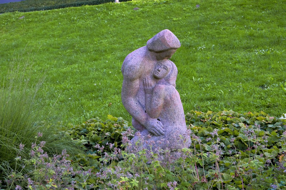 L. Rezevskas skulptūra "Mīlestība" (1979)
