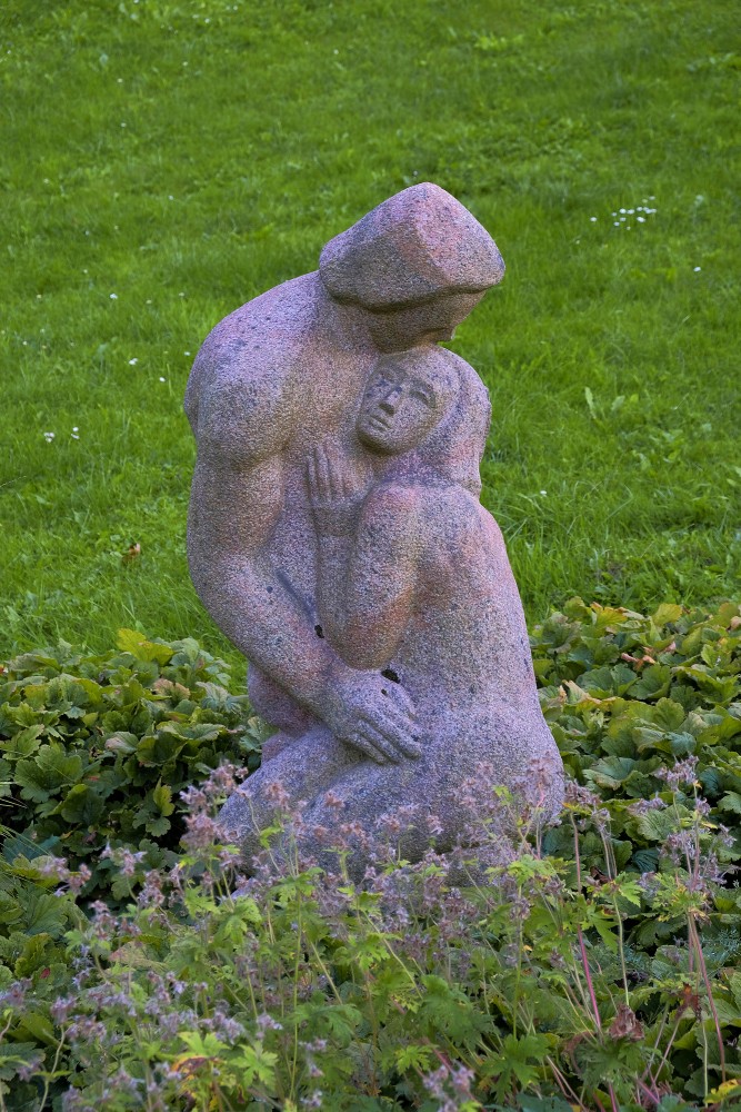 L. Rezevskas skulptūra "Mīlestība" (1979)