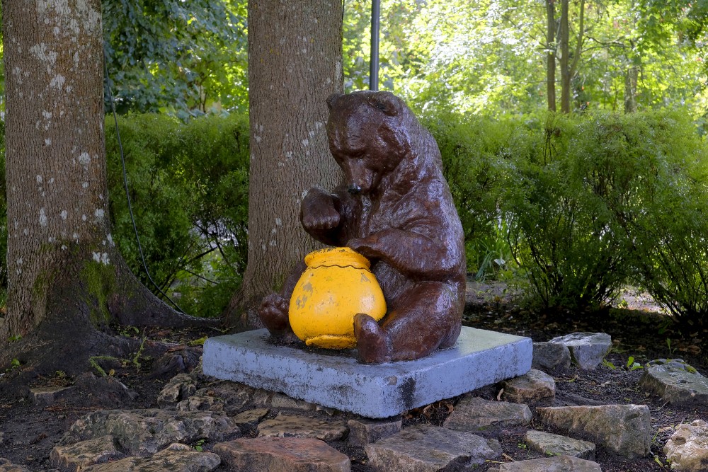 Bear Cub Ēriks, Ogre