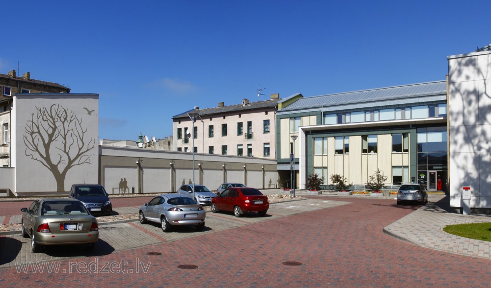 Ventspils poliklīnikas stāvlaukums