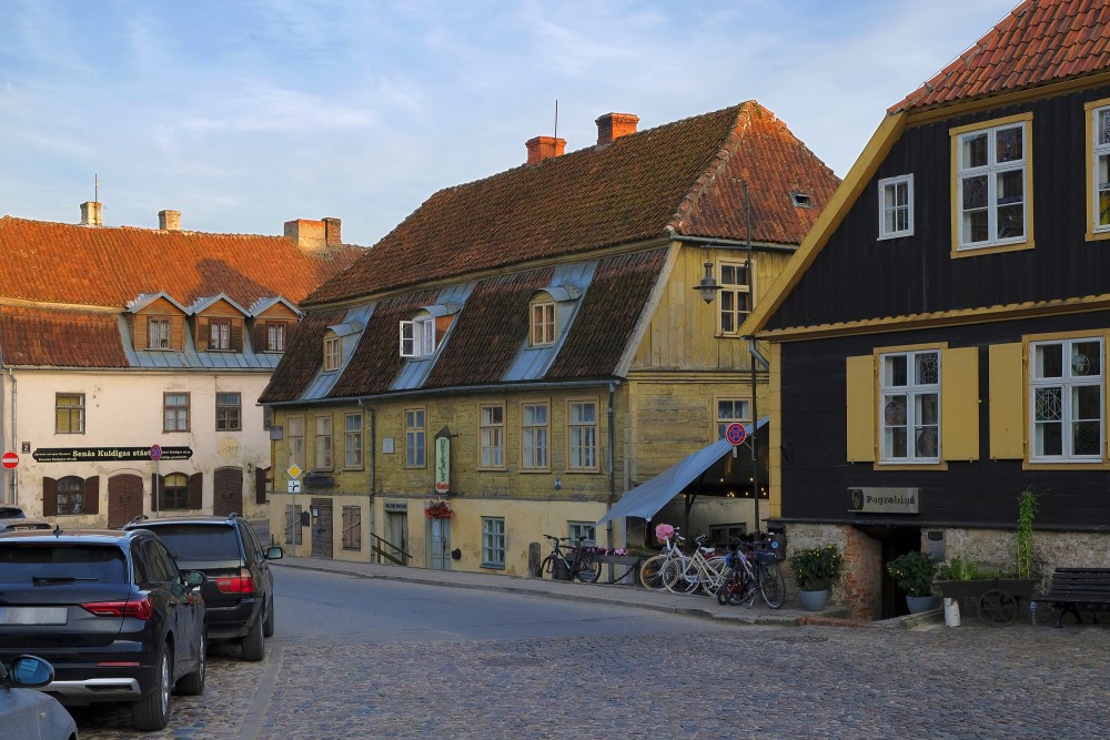 Kuldīgas vecpilsēta, Pasta iela