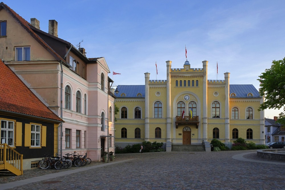 Kuldīgas vecpilsēta, rātslaukums un rātsnams