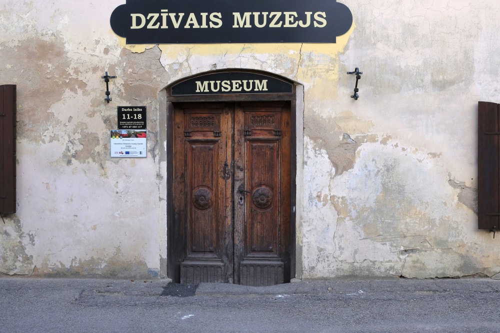 Ieejas portāls, Jelgavas iela 2, Kuldīga