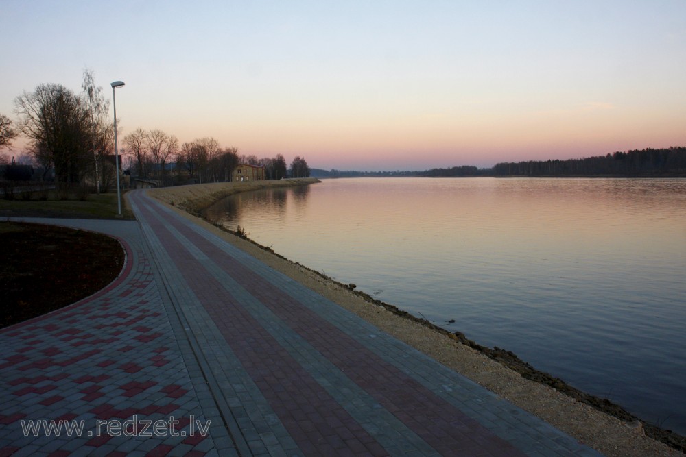 Daugava pēc saulrieta pie Pļaviņām