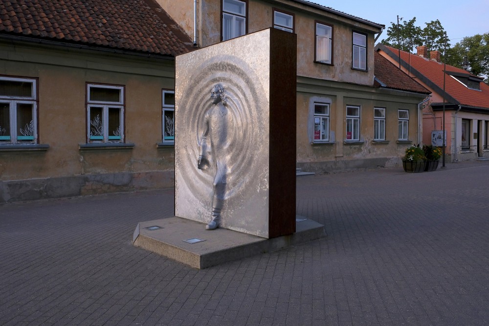 Hercoga Jēkaba skulpūra Kuldīgā "Teleports"
