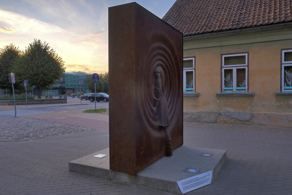 Hercoga Jēkaba skulpūra Kuldīgā "Teleports"