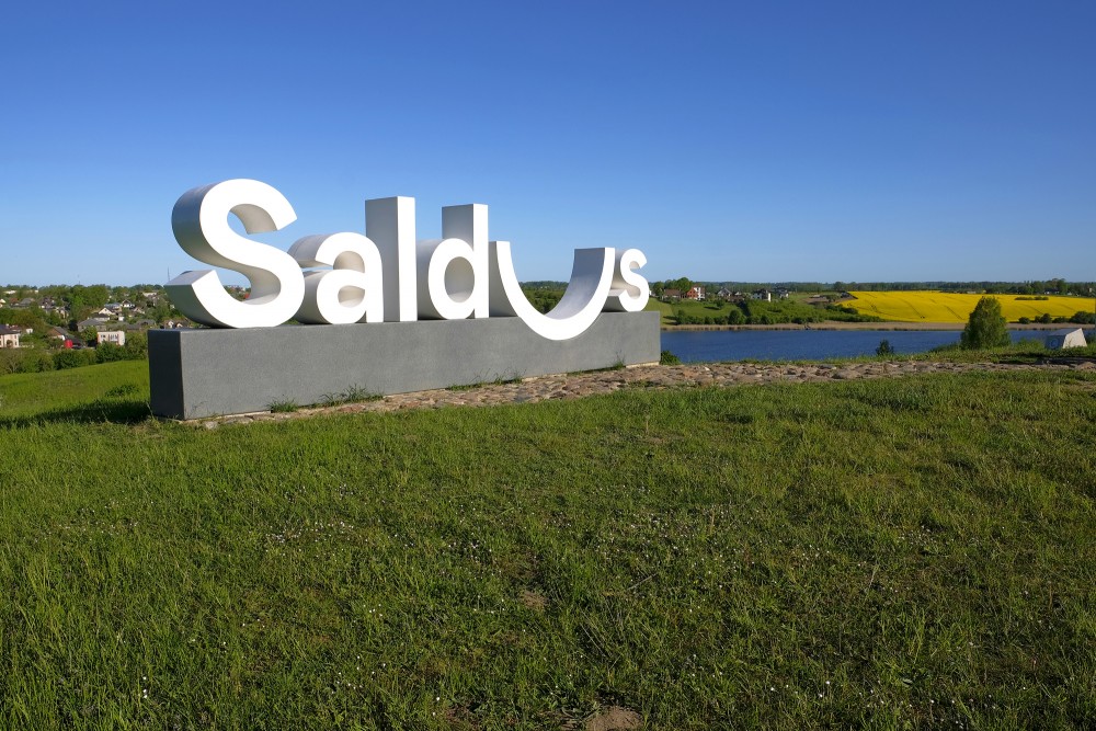 Environmental object – the town sign "Saldus"