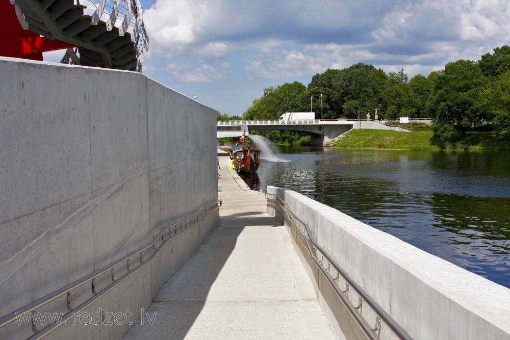 Jāņa Čakstes bulvāra promenādes apakšējais līmenis